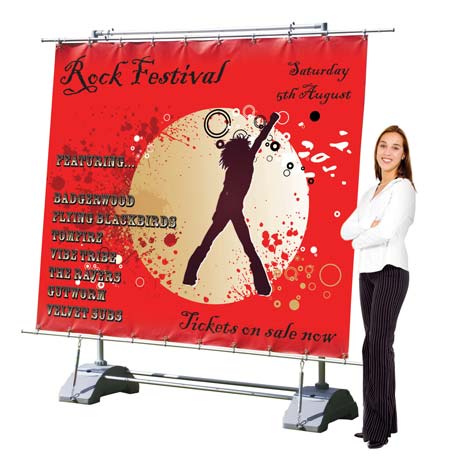 Totem outdoor XXL : l'affichage grand format pour une visibilité optimale en extérieur. Totem outdoor XXL